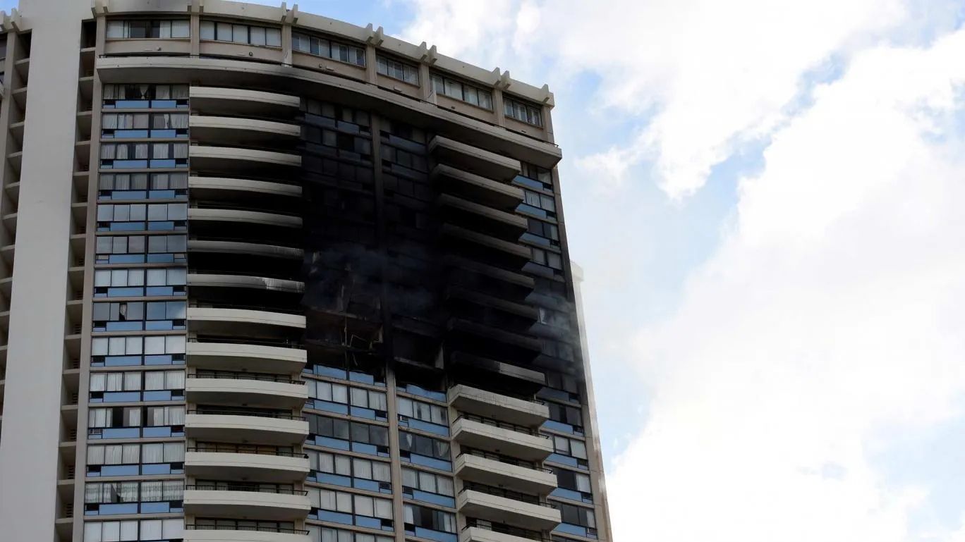 Incendiu puternic într-un zgârie-nori din Hawaii: trei morţi, cel puţin cinci răniţi