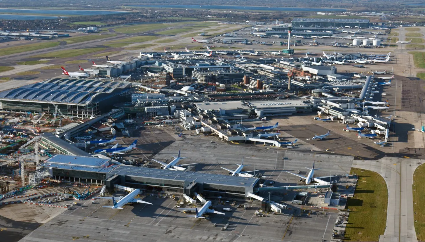 Panică la Londra! Aeroportul Heathrow, evacuat în urma unei alarme de incendiu