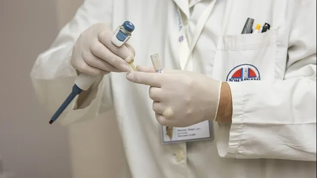 S-a declarat împotriva vaccinării pe Facebook. Ce a păţit medicul