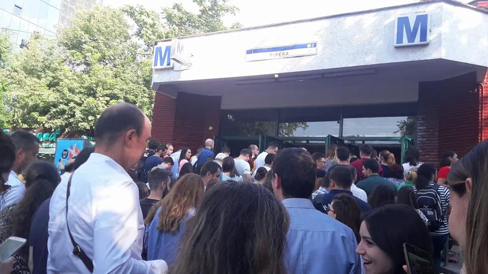 Haos la metrou. Metrorex merge înainte cu "modernizarea" care a creat deja cozi uriaşe