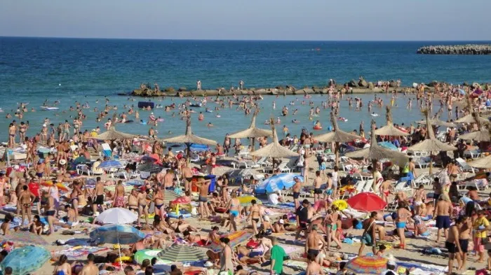 PERICOL în staţiunile de pe litoral. Ce au găsit la fast-food-uri inspectorii sanitar-veterinari