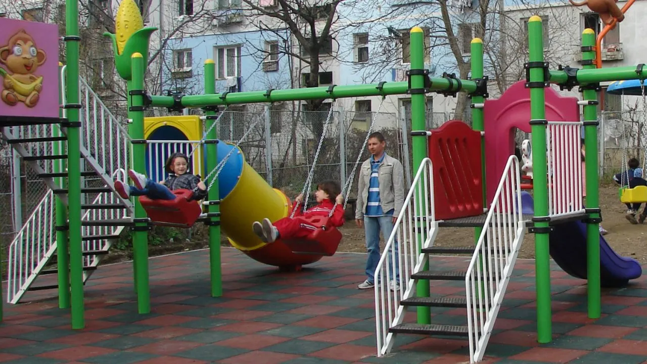 Caz şocant în Ploieşti! O fetiţă de 7 ani a murit într-un spaţiu de joacă