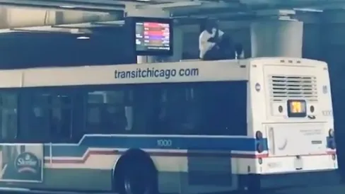 Nu a avut bani de bilet, așa că s-a urcat pe autobuz. Imaginile fac înconjurul internetului
