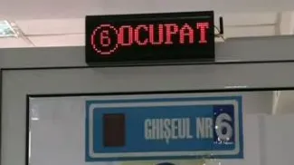 Aglomerație la Pașapoarte. Sute de oameni, la cozi