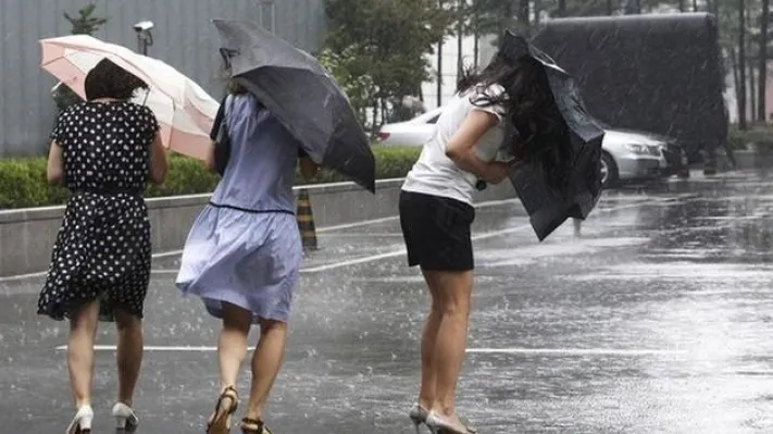 Weekend cu ploi şi vijelii. ANM a emis o informare meteorologică de vreme rea