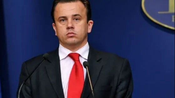Scandalul manualului de Sport a făcut o "victimă". Ce s-a întâmplat cu Facebook-ul lui Liviu Pop