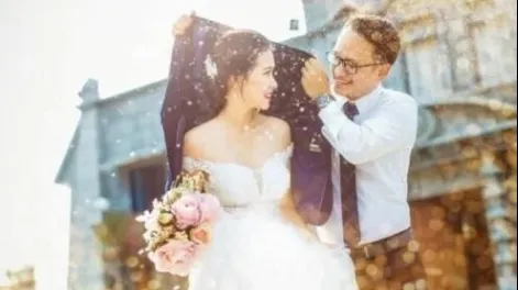 Toată lumea crede că e fotografia de nuntă perfectă, dar adevărul este, de fapt, DEZGUSTĂTOR