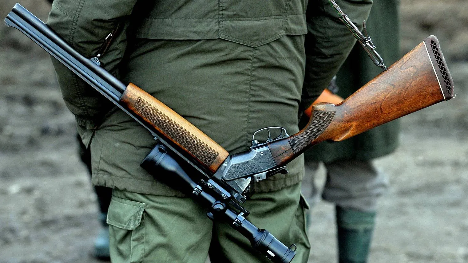 Un primar din Botoşani l-a împuşcat mortal la vânătoare pe un fost consilier judeţean