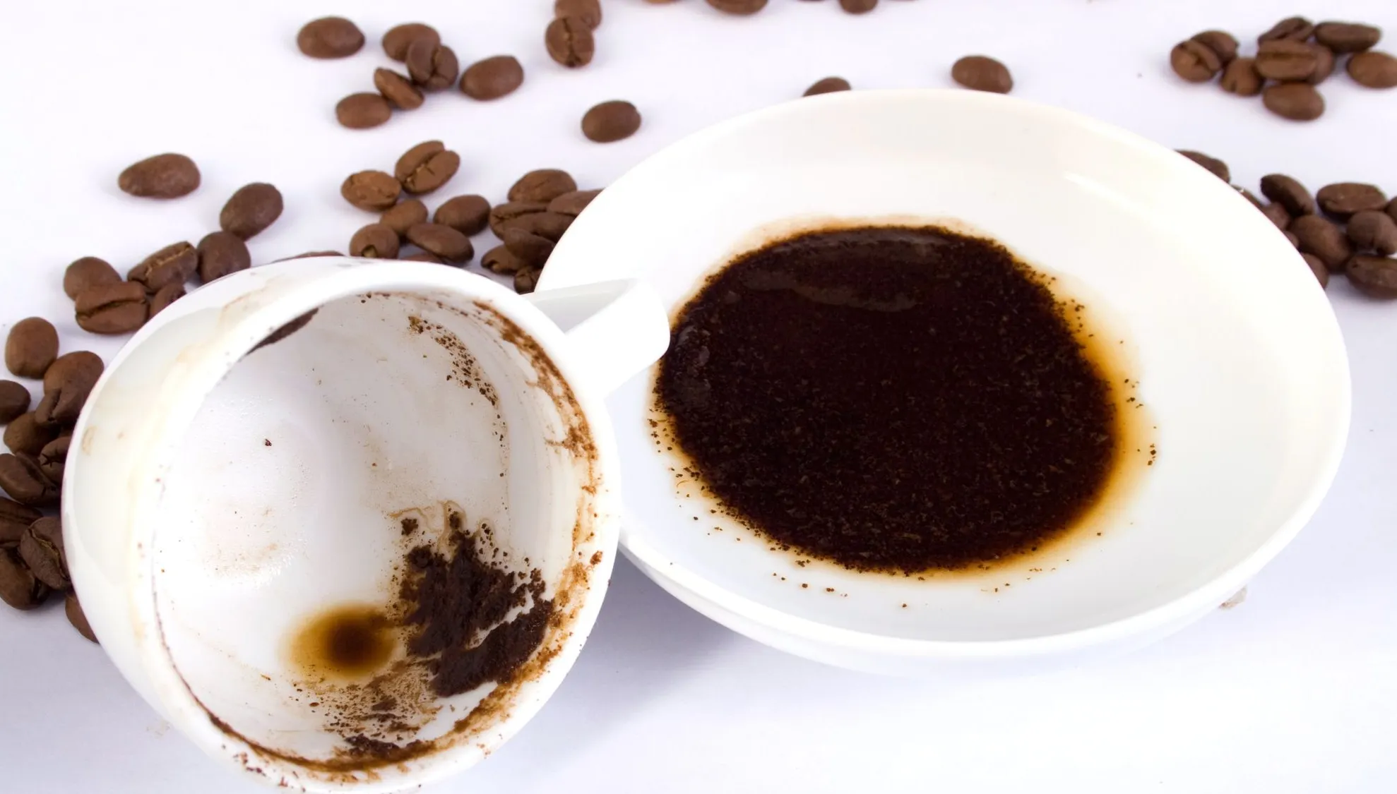 Zațul de cafea, secretul sănătății tenului tău: cum să scapi de punctele negre 