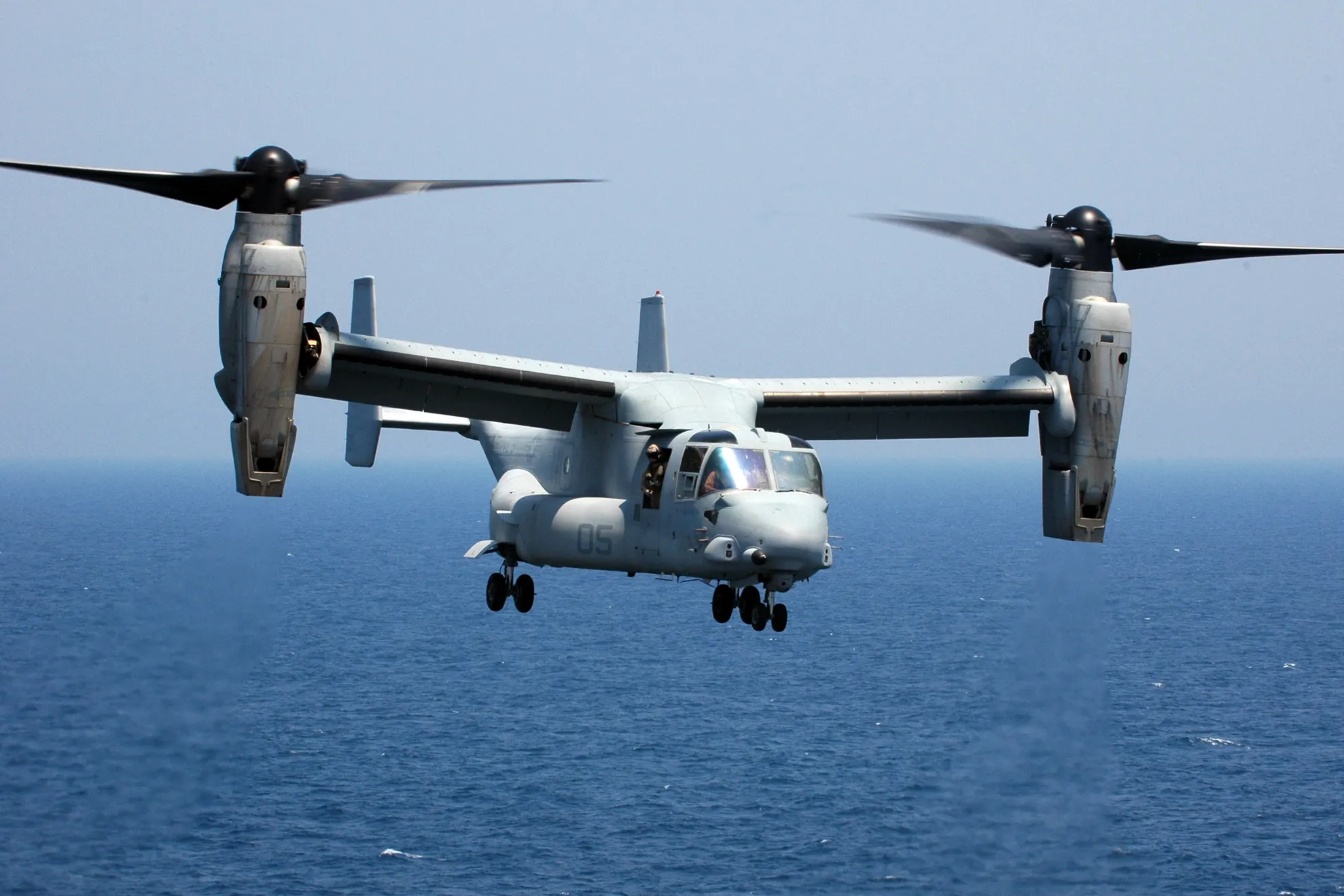 Un avion militar american s-a prăbuşit în Oceanul Pacific. Câte persoane sunt dispărute