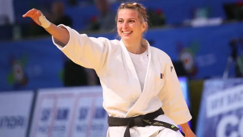 Surpriză pentru Alina Dumitru: familia din judo i-a sărbătorit ziua de naştere