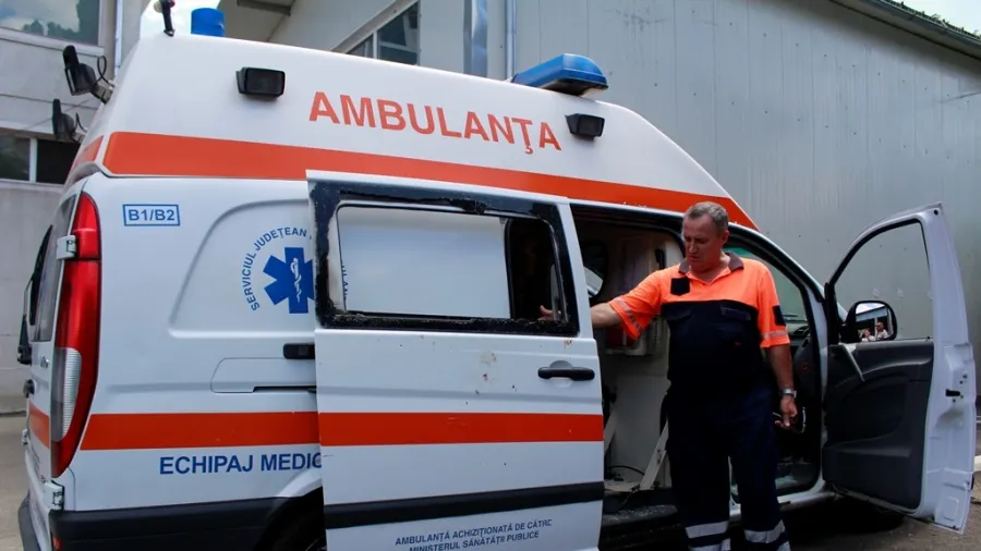 Canicula face prima victimă. Un bărbat a murit, după ce a leşinat pe stradă