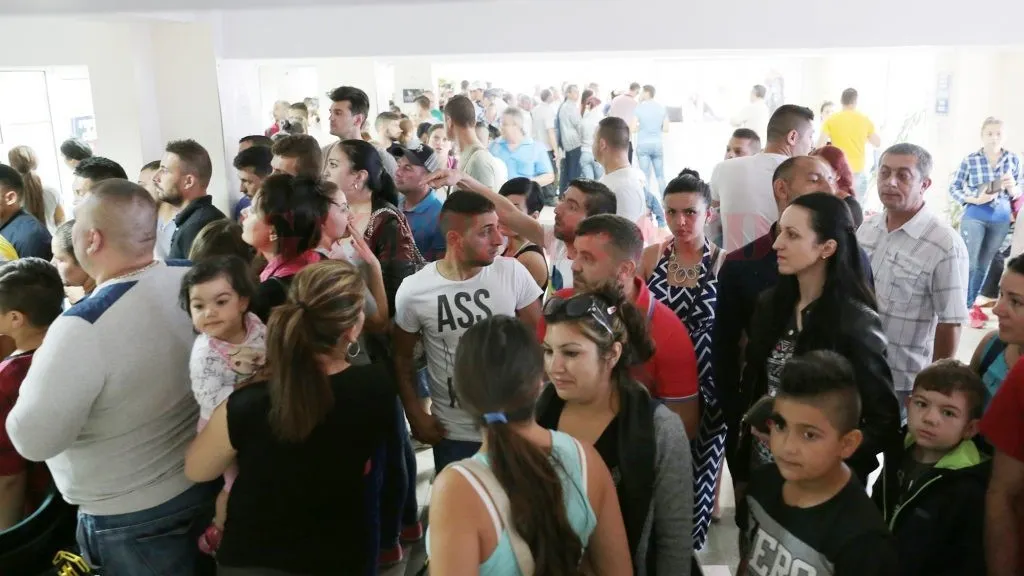 Scandal la Serviciul de Paşapoarte din Galaţi