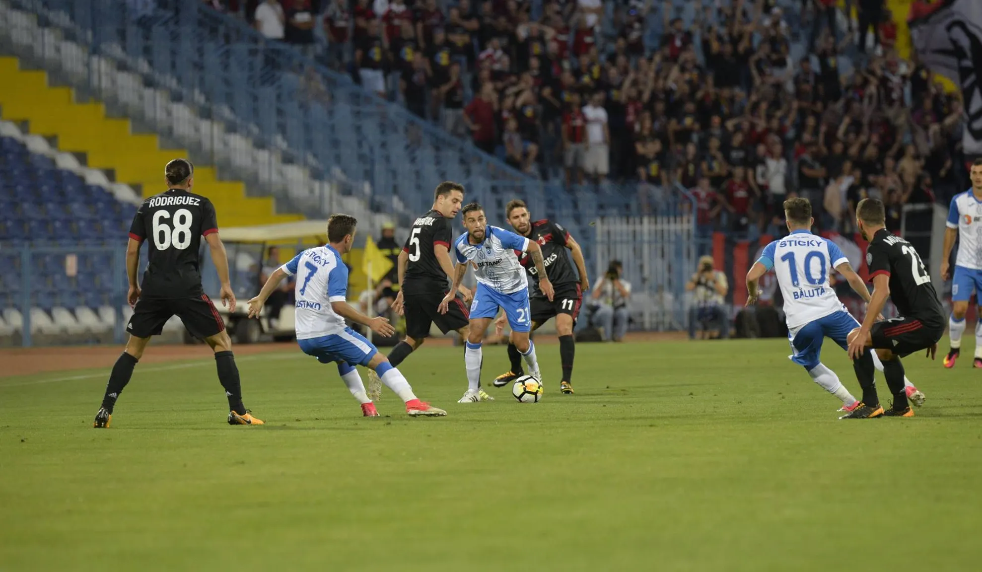 Milan - Universitatea Craiova 2-0. Rossonerii au făcut un adevărat spectacol