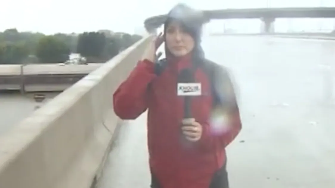 VIDEO. Un reporter TV, supererou. Ce a făcut în timpul unei transmisiuni LIVE