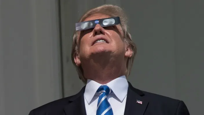 Trump a postat o fotografie-șoc pe Twitter. Un răspuns primit l-a făcut să regrete amarnic