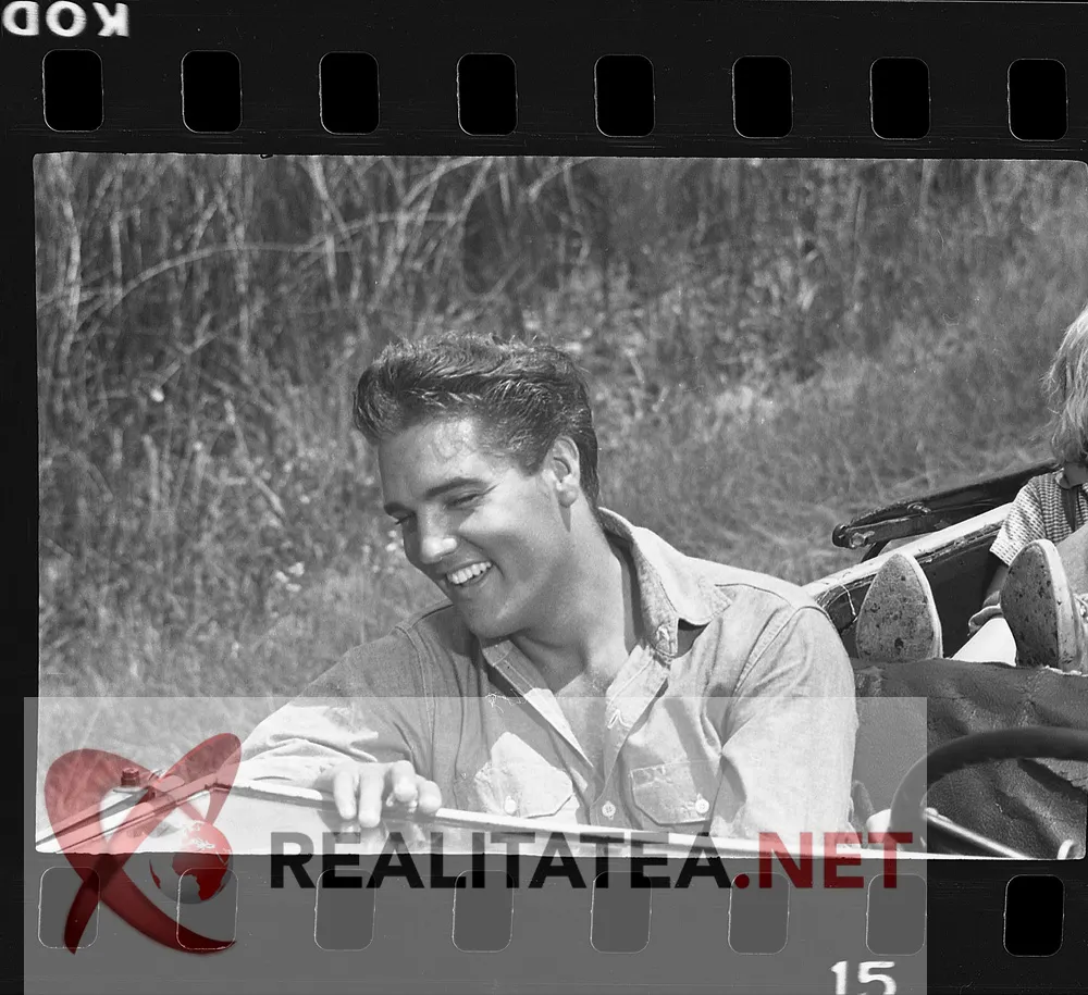 EXCLUSIV | Imagini nemaivăzute cu Elvis Presley, ASCUNSE timp de 56 ani, făcute publice acum
