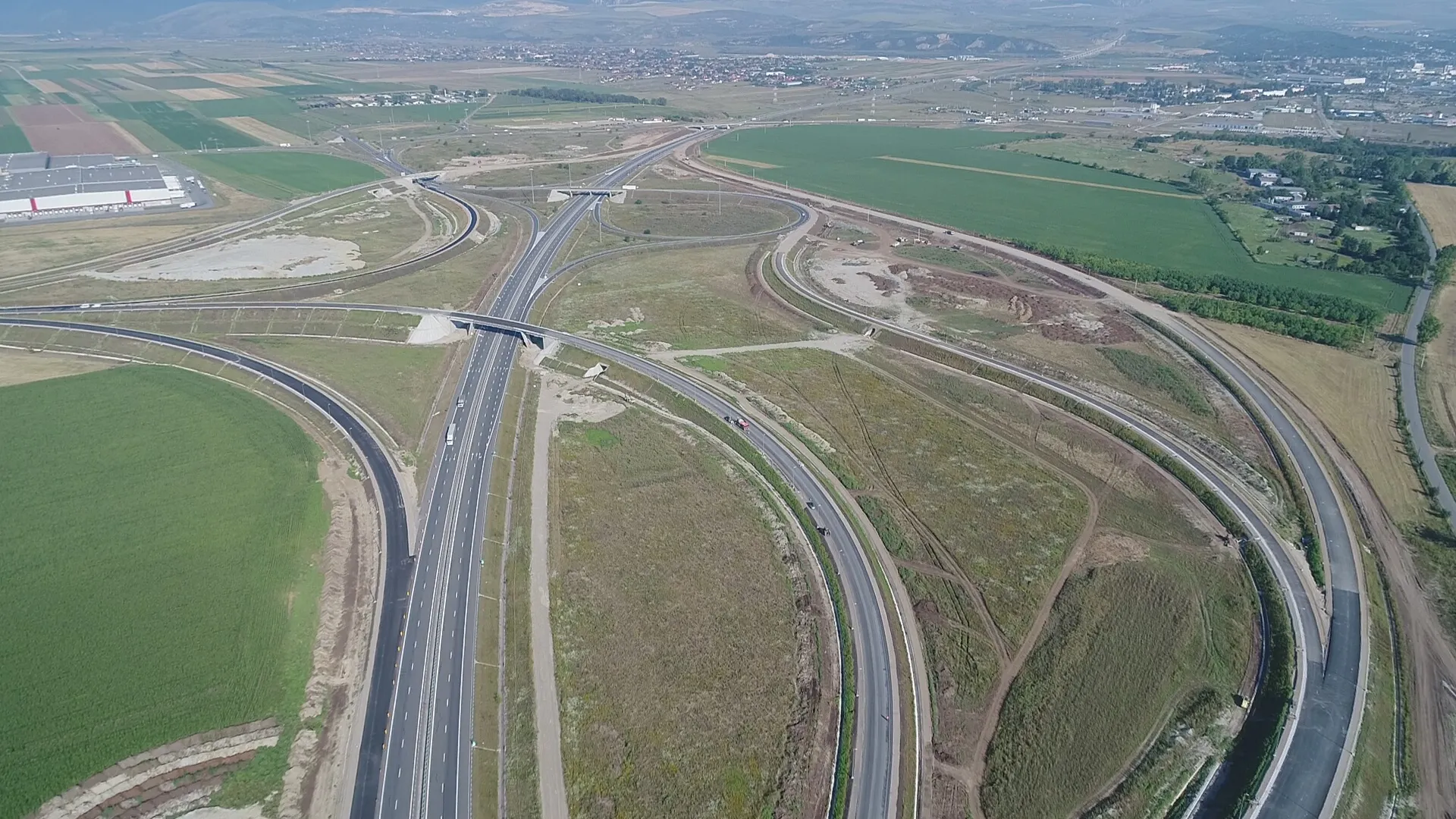 VIDEO. Noi imagini cu cel mai spectaculos nod rutier de autostradă din România