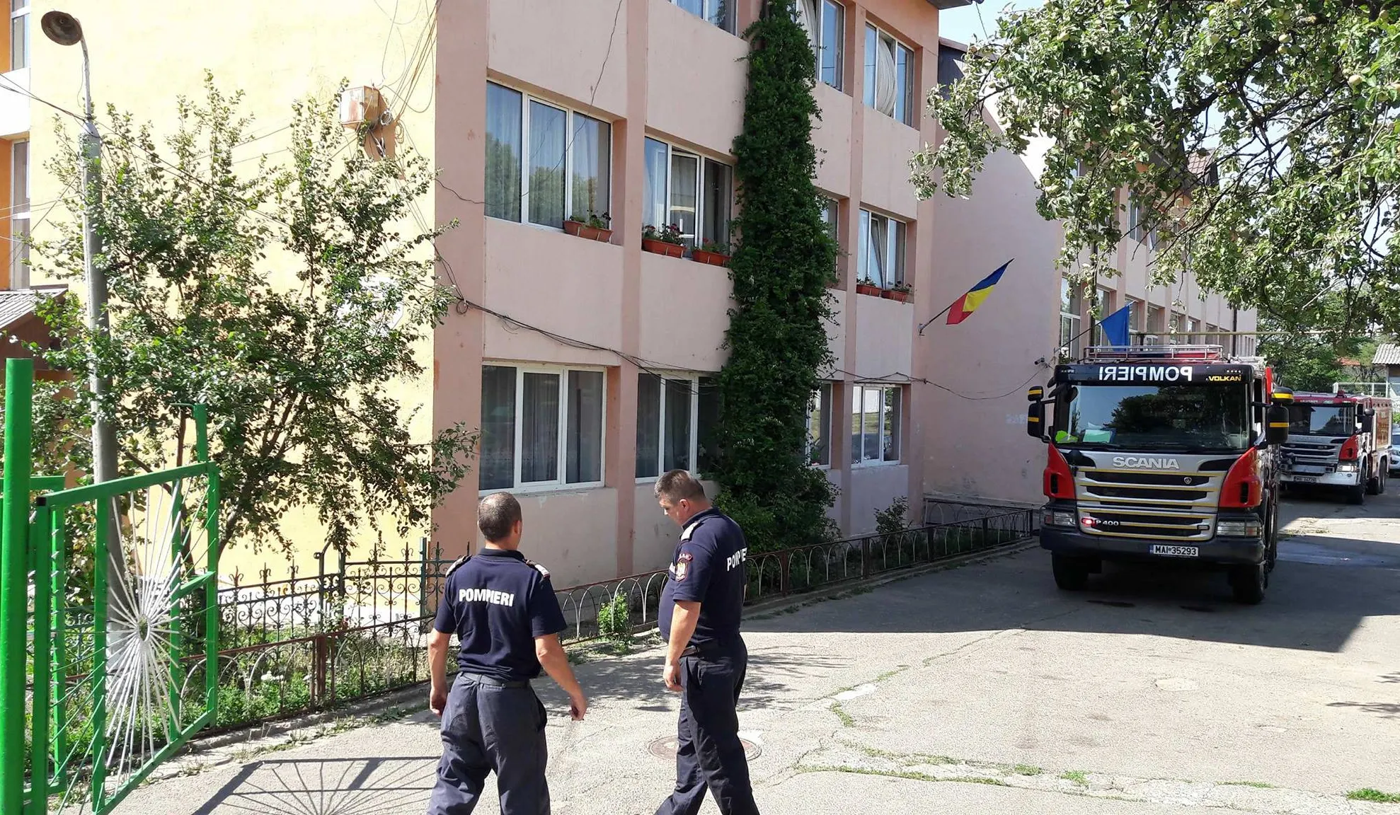 Incendiu la un centru de plasament din Piatra Neamț. Peste 30 de copii au fost evacuați