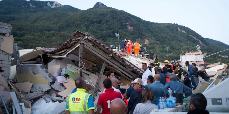 Imaginile groazei: Cum arată acum insula Ischia după cutremurul devastator de azi-noapte