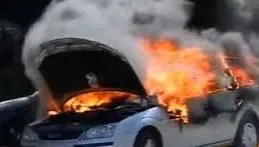 O maşină a luat foc pe Autostrada Soarelui