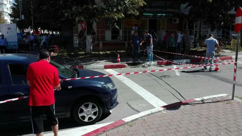 Șocant! Femeie înjunghiată mortal de un bolnav psihic, la Mioveni. Cine este agresorul
