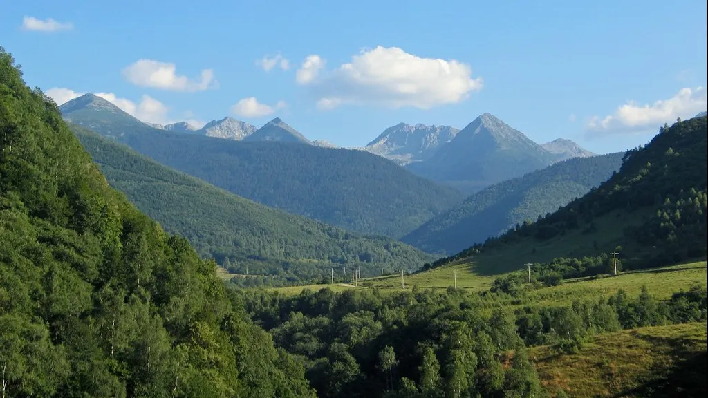 Turistă, rănită după ce a căzut într-o prăpastie din Bucegi