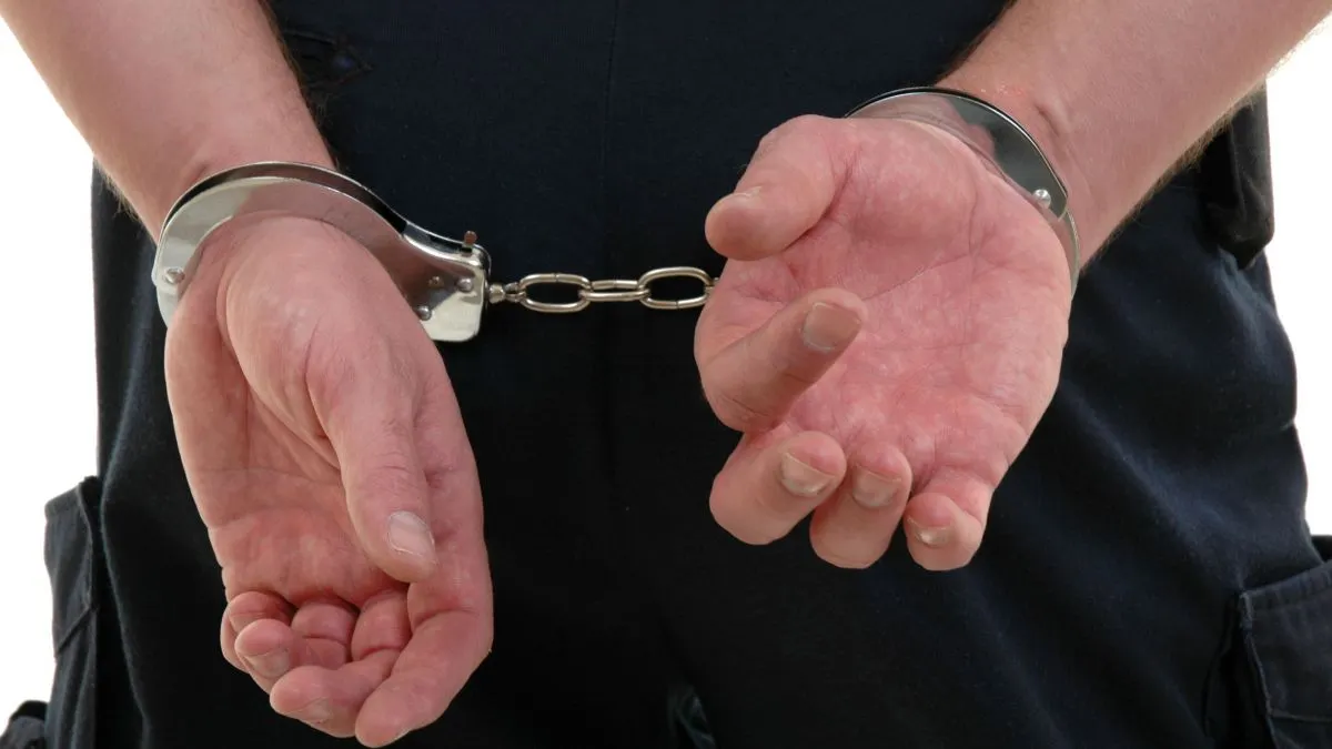 Doi agenți de poliție, reținuți pentru luare de mită