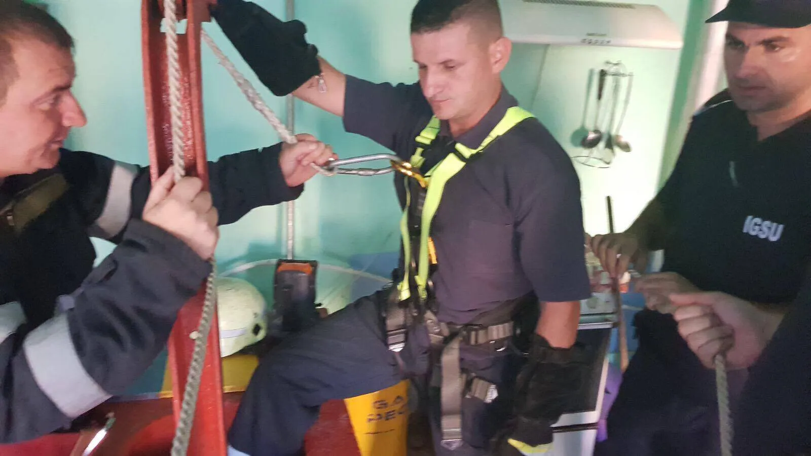 FOTO. Misiune neobişnuită pentru pompieri. Pentru ce au fost solicitaţi salvatorii