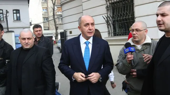 Milionarii români, greu de extrădat. Ce şanse au să scape de anii de închisoare cu executare