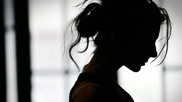 Șocant! Adolescentă agresată în tren de două ori.A cerut ajutorul și a căzut victima unui alt bărbat