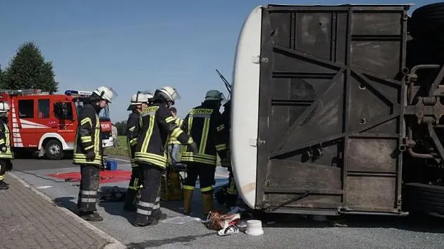 AUTOCAR cu 49 de muncitori, RĂSTURNAT în Germania. Printre ei, 40 de români. Starea victimelor 