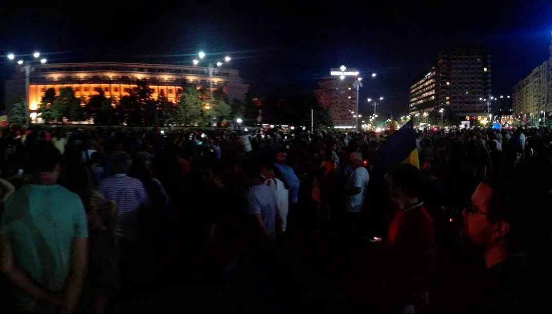 Protest în Piața Victoriei. 2.500 de oameni au strigat împotriva modificării legilor Justiției