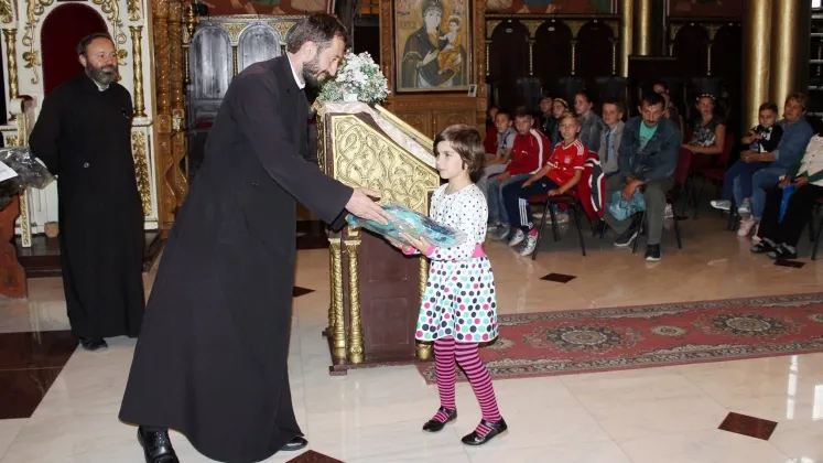 Câte şcoli şi câte biserici are România? "Şcolile sunt destinate doar elevilor", spune Patriarhia