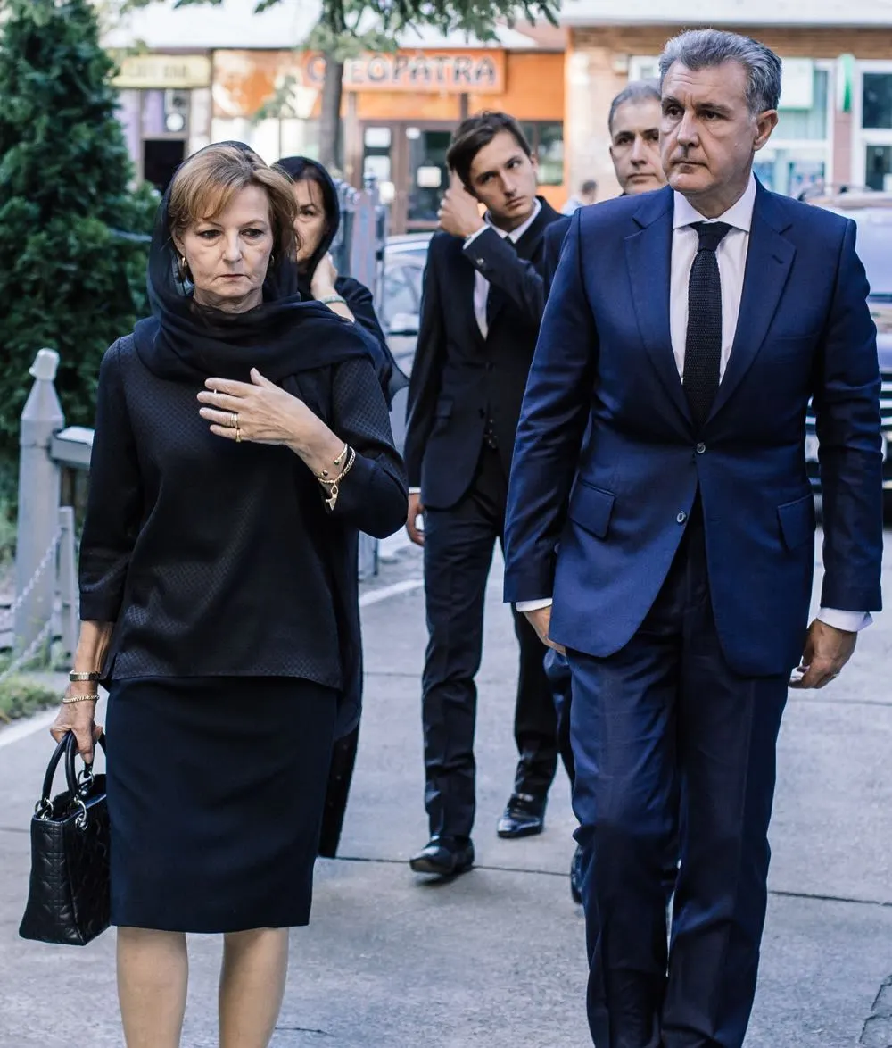 GALERIE FOTO. Princepele Radu şi-a condus mama pe ultimul drum 