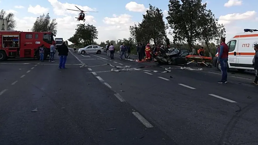 Accident cumplit la Constanța. Impact între un autobuz și un autoturism: 3 morți, mai mulți răniți