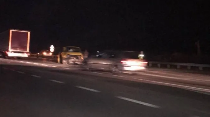 Accident grav pe DN1, între un un microbuz şi un autoturism: doi răniți