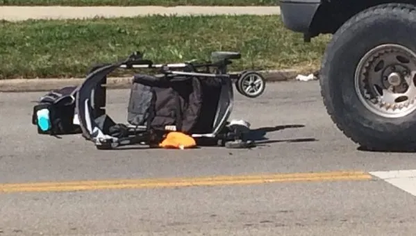 Familie spulberată într-un accident! Un bebeluş de numai șapte luni aflat în cărucior a murit