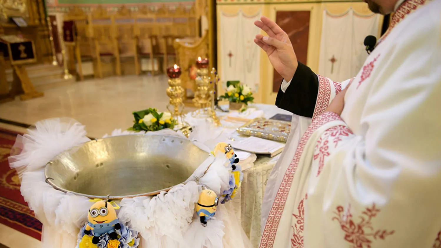Un bebeluş de numai o lună a murit după ce a fost scos din cristelniţă