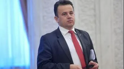 Pop: Profesorii din școlile de elită să fie încadrați într-o grilă diferită de salarizare 