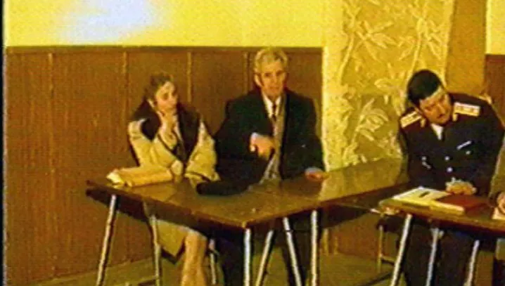 Mai ţineţi minte haina în care Elena Ceauşescu a fost ucisă, în 1989? Surpriză: Iată de unde era!