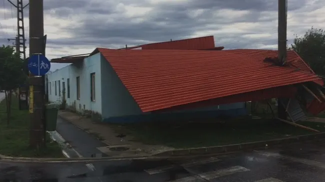 Şcoli închise în Timişoara, după furtuna devastatoare. Elevii nu vor merge la cursuri