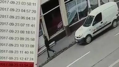 VIDEO. Proprietarul unei maşini disperat, după ce i-a fost spartă maşina