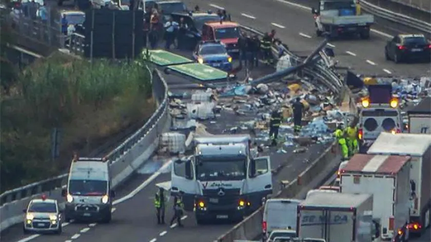 Cum a reușit un român să blocheze o autostradă din Italia timp de 12 ore