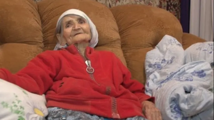 Un ginere şi-a dus soacra de 90 de ani la gunoi. Explicaţia bărbatului - halucinantă!
