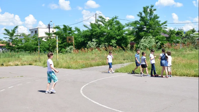 Copil în clasa 0, la un pas să îşi piardă viaţa, la Piteşti: operat de urgenţă.Incidentul, la şcoală