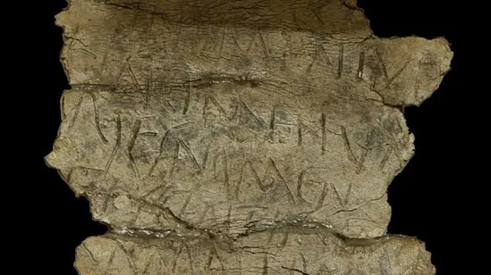Tăbliţa cu blesteme de la Alba Iulia.Ce cuvinte "grele" sunt scrise pe obiectul vechi de 2000 de ani