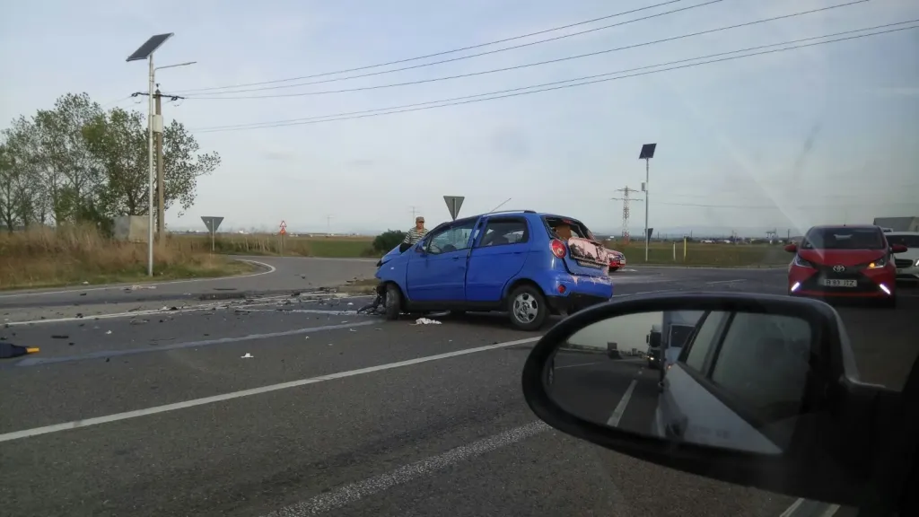 Accident grav pe centura Ploieştiului. O persoană a rămas încarcerată