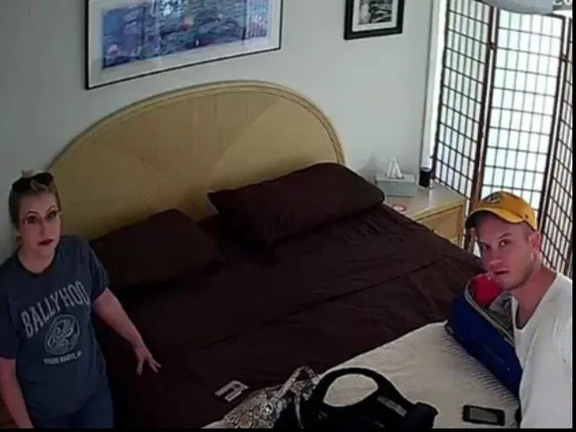 Au intrat în camera închiriată pe Airbnb şi au avut un ŞOC: "Nimeni nu a văzut asta până acum?"