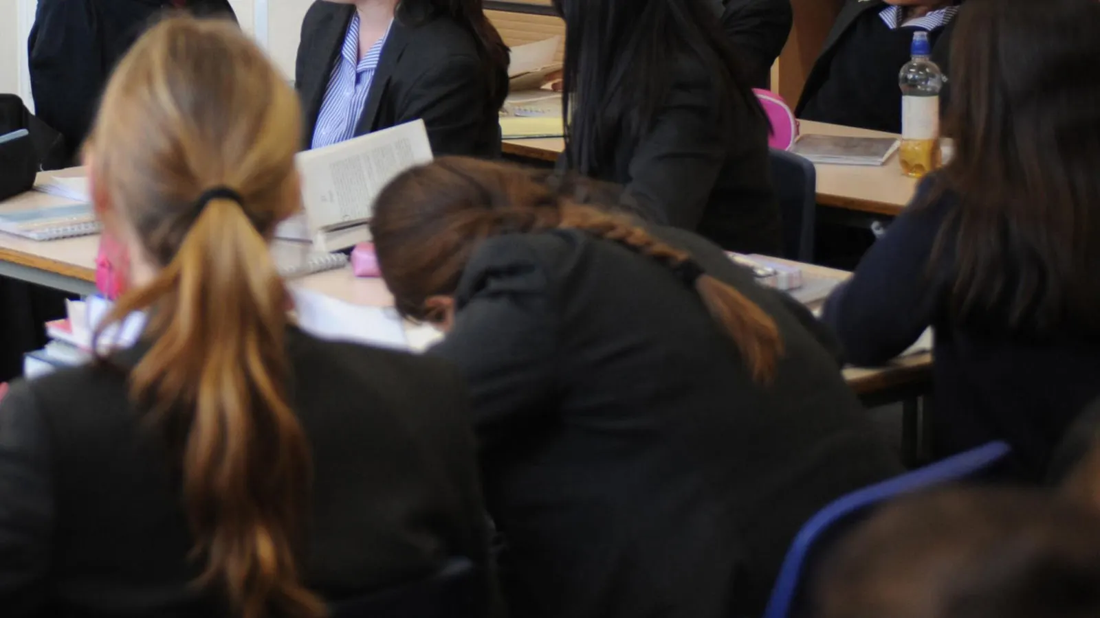 Eleve hărţuite sexual de profesori în şcoli de top din Capitală